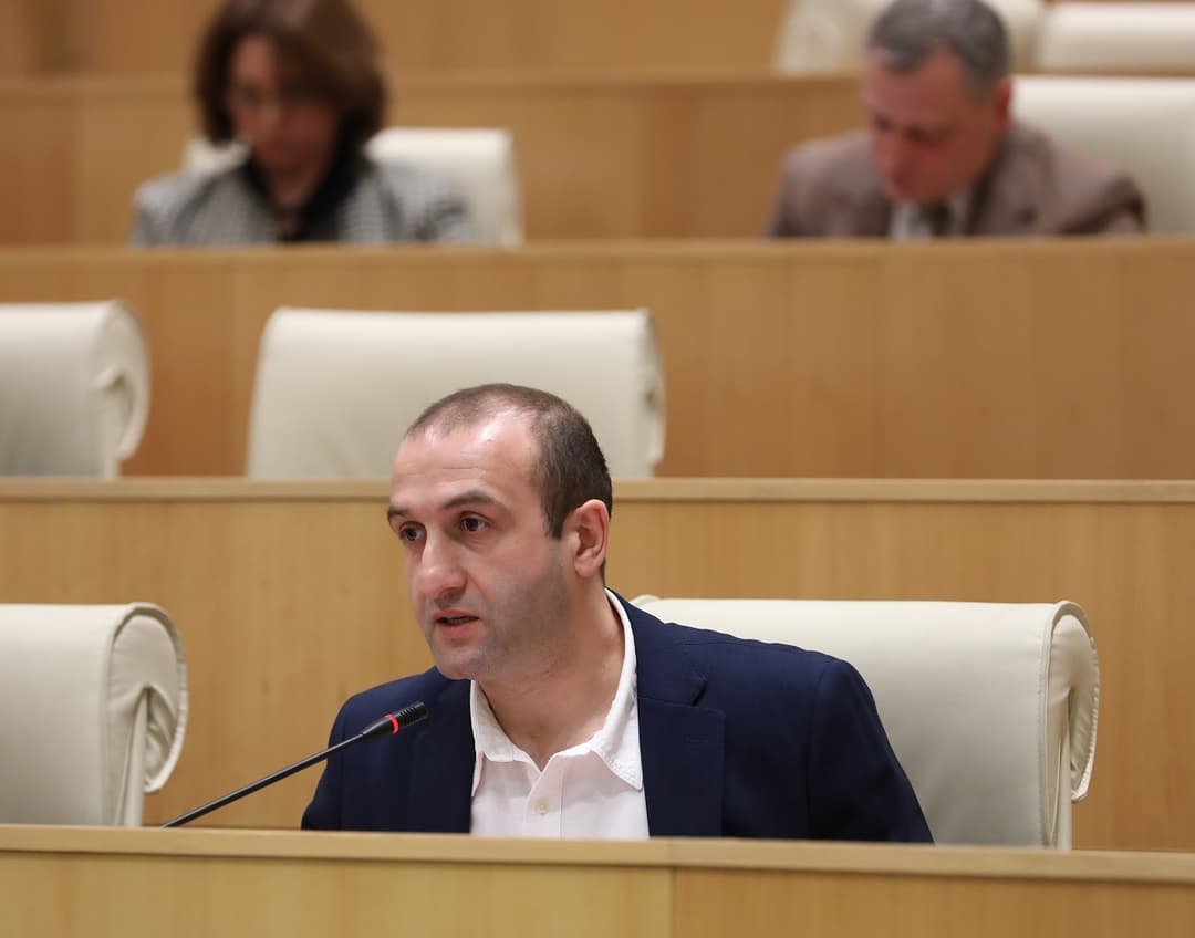 იაგო ხვიჩია – “ნაციონალური მოძრაობა” ამ არჩევნებზე ორი პარტიით გავა, ზუსტად ასე ორი პარტიით გადის “ქართული ოცნება”