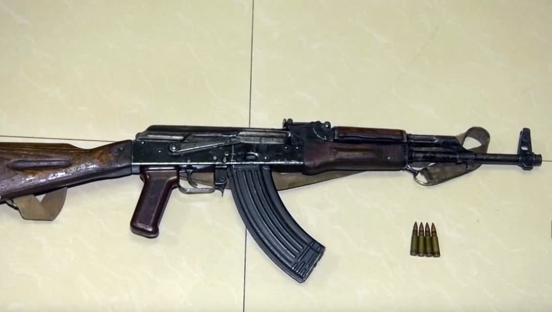 პოლიციამ თბილისსა და რეგიონებში უკანონო ცეცხლსასროლი იარაღები ამოიღო – დაკავებულია 8 პირი