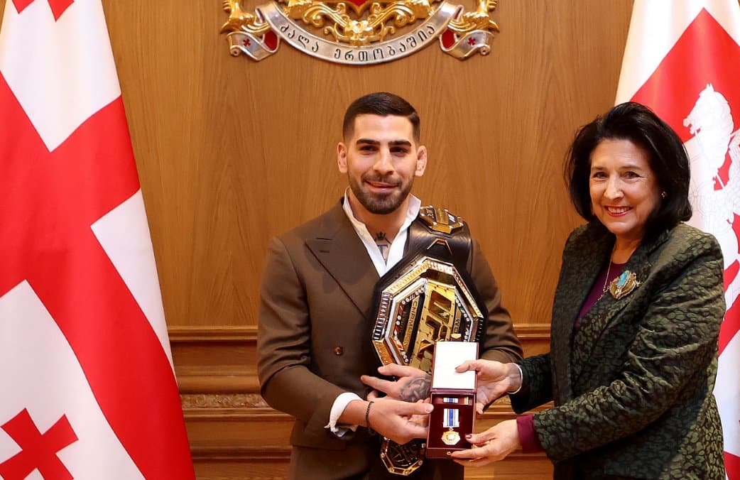 პრეზიდენტმა ილია თოფურია ღირსების ორდენით დააჯილდოვა