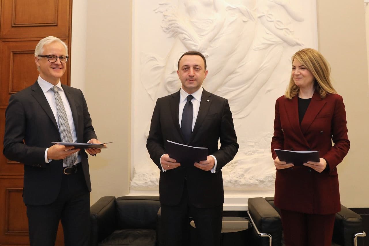 Frontnews image description