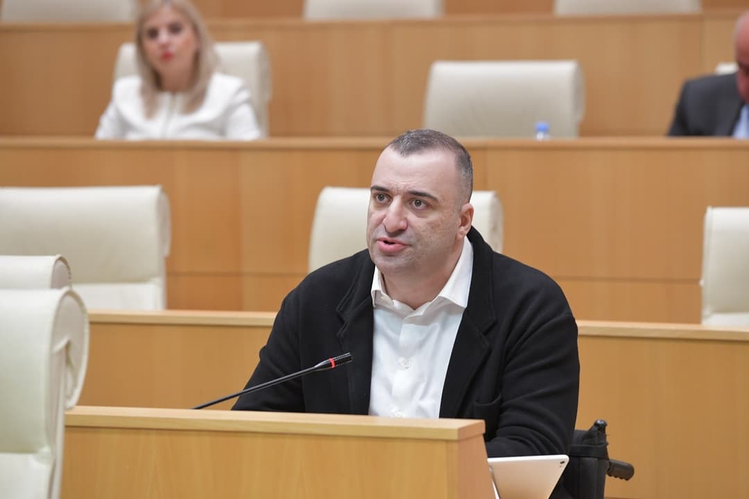 “მამუკა მდინარაძეს კომენტარი ლაინერთან დაკავშირებით საერთოდ არ გაუკეთებია, მაგრამ მაინც მთელი სერიოზულობით აზიარებენ ნახევარსაათიან “ფეიკს“