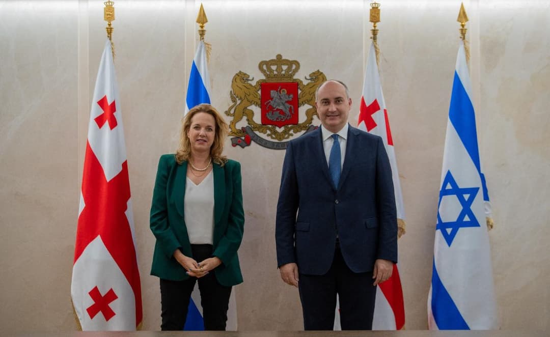 თავდაცვის მინისტრმა ისრაელის ელჩს უმასპინძლა