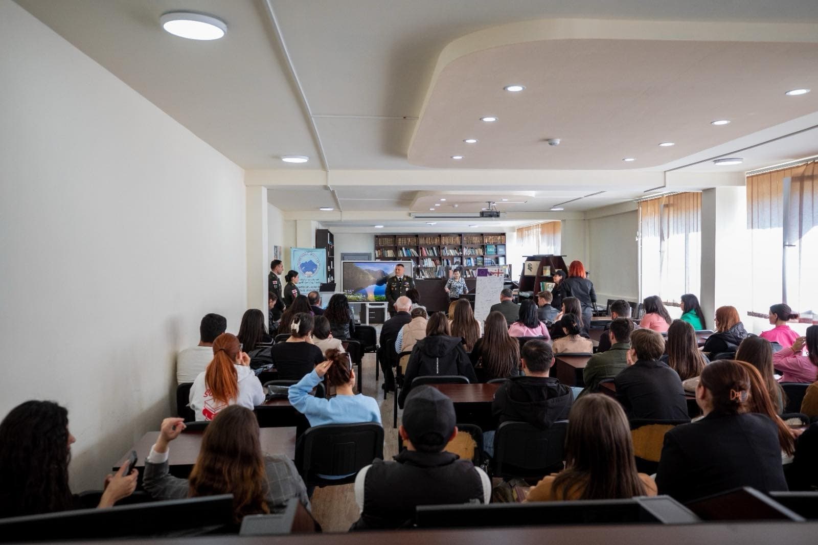 Frontnews image description