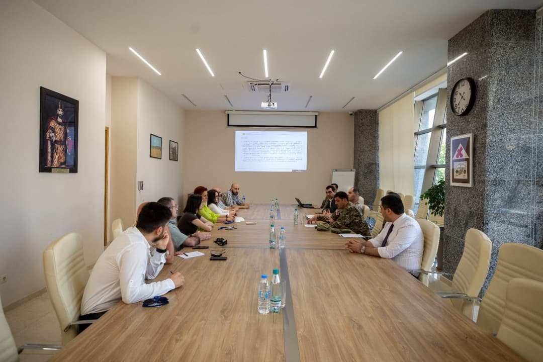 მოხალისეობრივი ორგანიზაციების წევრებთან თავდაცვის ახალი კოდექსის პროექტის ერთ-ერთ პუნქტთან დაკავშირებით საინფორმაციო შეხვედრა გაიმართა