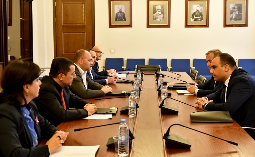 ნდობის ჯგუფის სხდომაზე დაზვერვის სამსახურის უფროსს მოუსმინეს