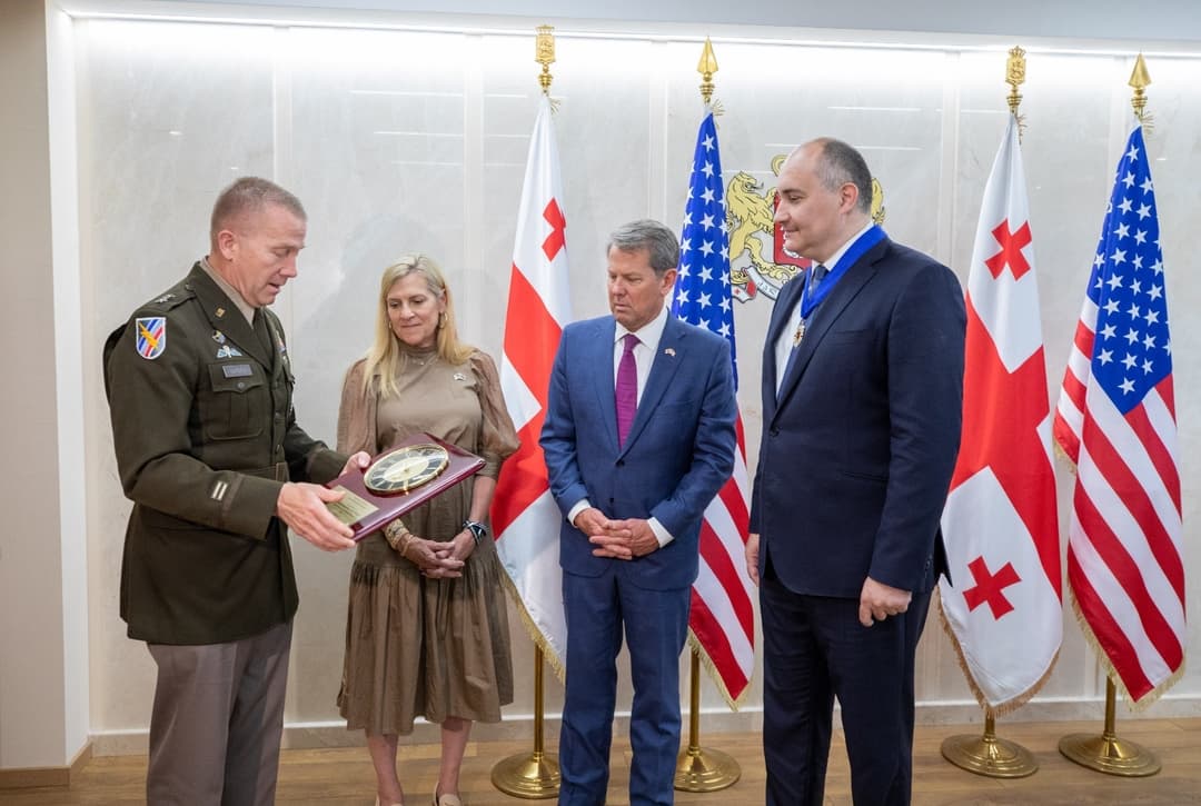 საქართველოს თავდაცვის მინისტრი აშშ-ის ჯორჯიის შტატის გუბერნატორს შეხვდა