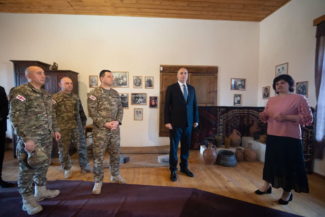 თავდაცვის მინისტრმა გენერალ მაზნიაშვილის ხსოვნას პატივი მიაგო