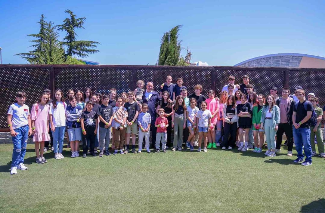 თავდაცვის მინისტრმა დაღუპული ჯარისკაცების შვილებს ბავშვთა დაცვის საერთაშორისო დღე მიულოცა