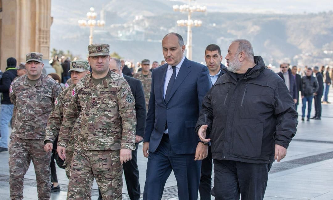 ჯუანშერ ბურჭულაძე ოკუპირებული აფხაზეთიდან გადმოსვენებული სამხედრო და სამოქალაქო პირების პანაშვიდს დაესწრო