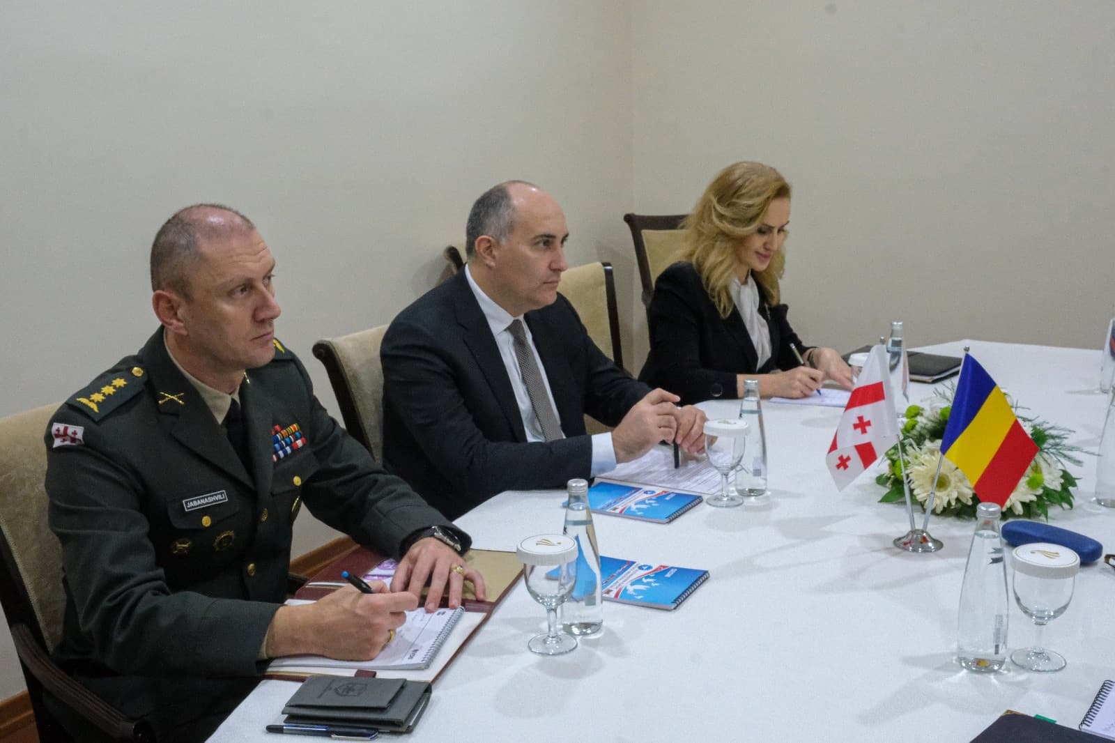 Frontnews image description