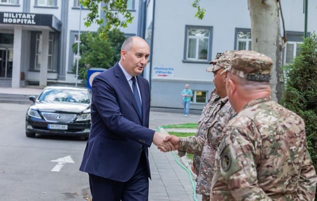 “სამადაშვილი გვაკრიტიკებს, თითქოს, ჩემს შვილს ბიზნესი აქვს ვინმე რუსეთის მოქალაქესთან, მაშინ, როდესაც ის ელჩი იყო ბრიუსელში და მინისტრი ჰყავდა რუსეთის მოქალაქე”