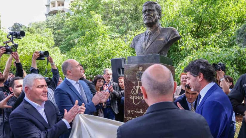 Frontnews image description