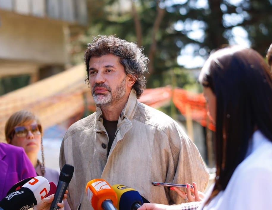 კახა კალაძე – ბიძინა ივანიშვილს რა პრობლემა აქვს, რომ საკუთარი თანხები ქვეყანაში შემოიტანოს ან ვინმეს რა პრობლემა აქვს?