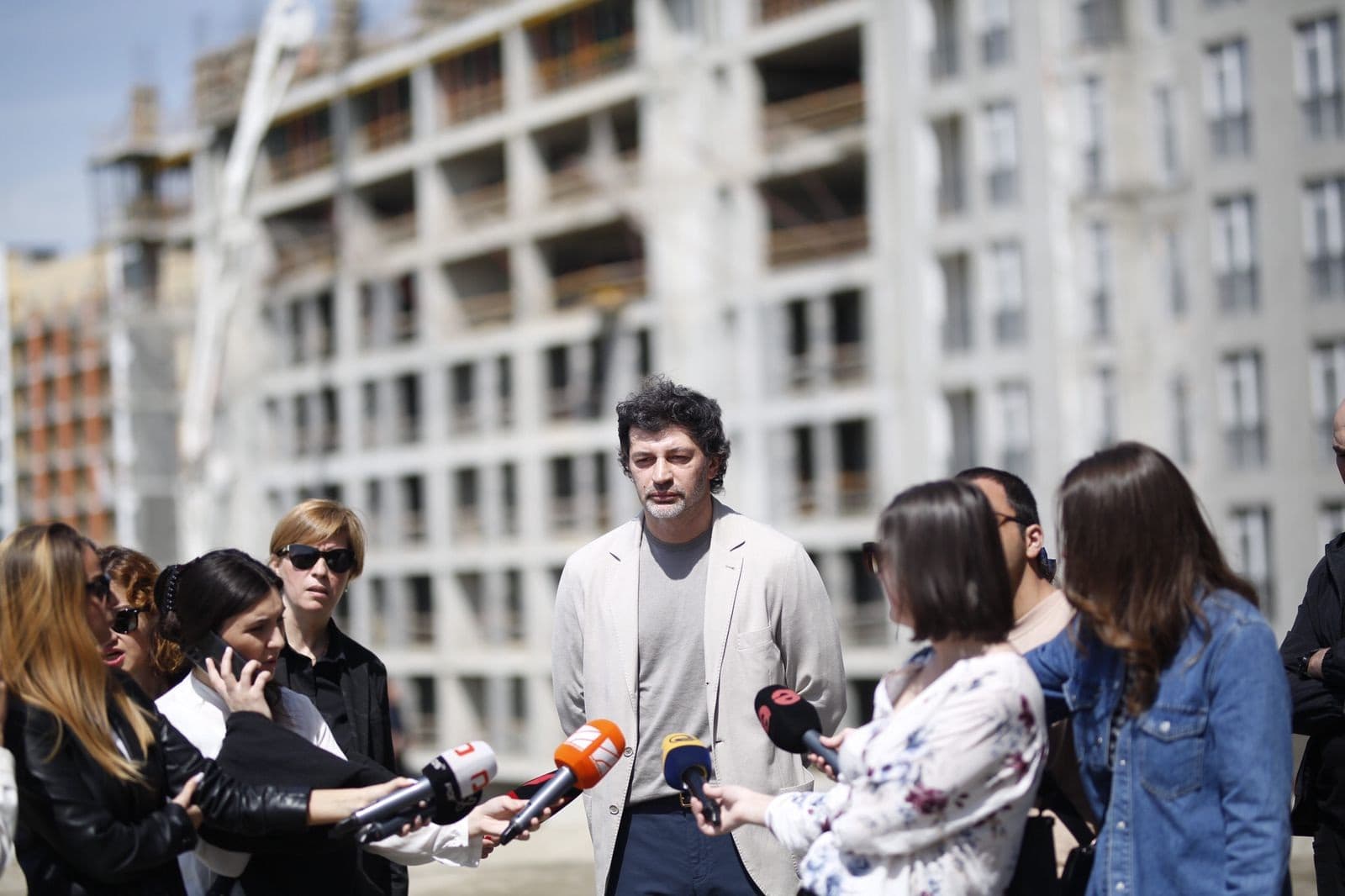 Frontnews image description