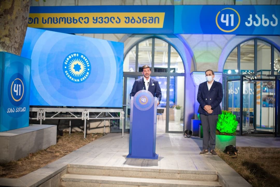 კახა კალაძემ მხარდამჭერთა დარბაზი გახსნა, რომელსაც თემურ მიქელაძე უხელმძღვანელებს
