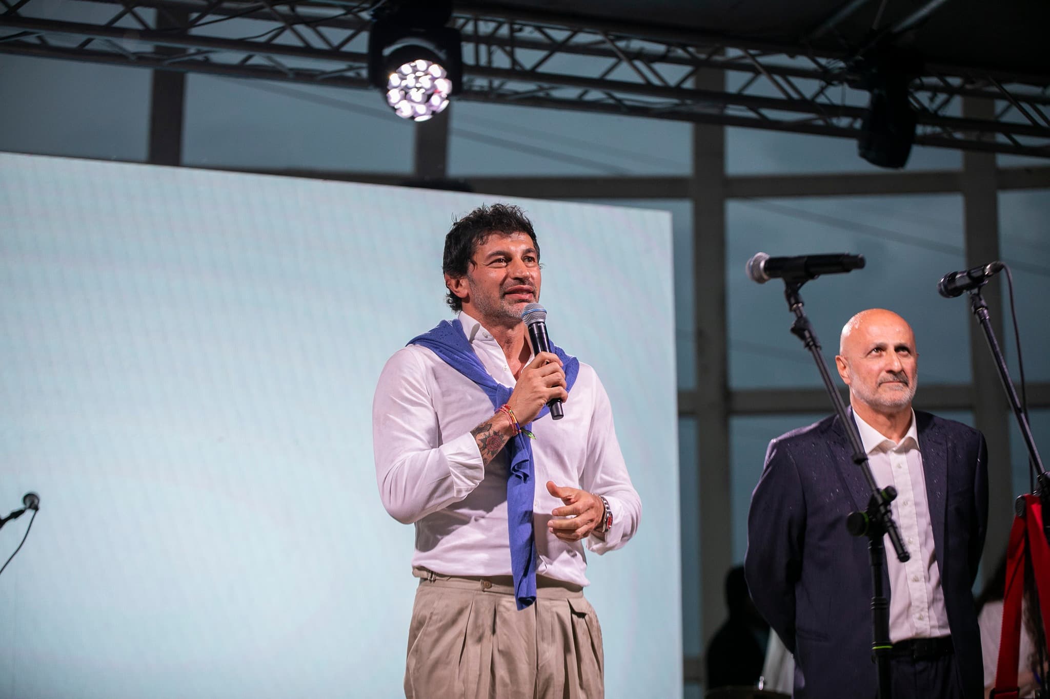 Frontnews image description