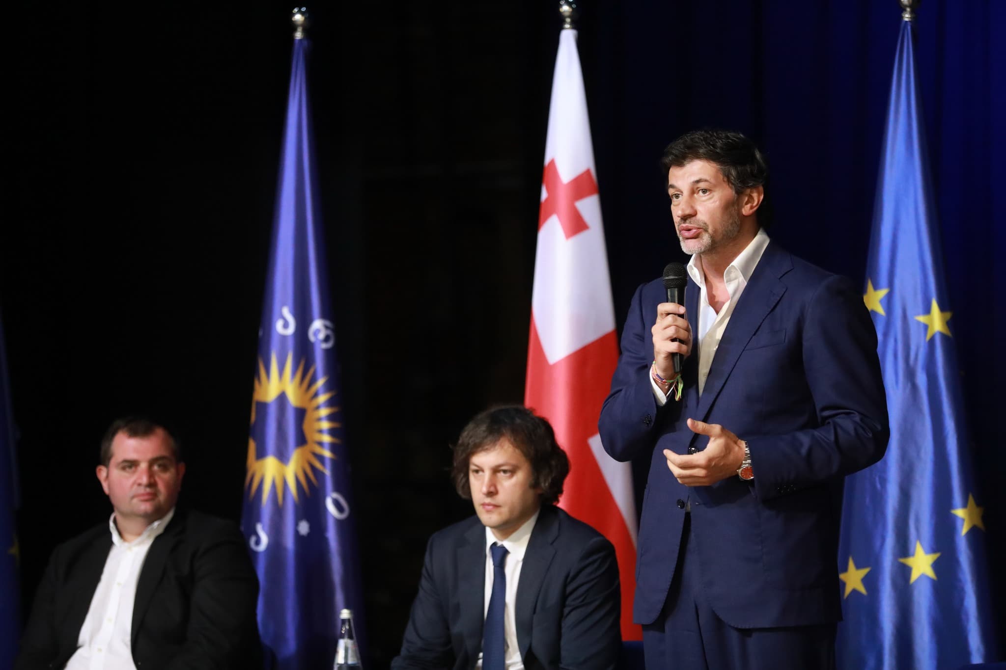 Frontnews image description