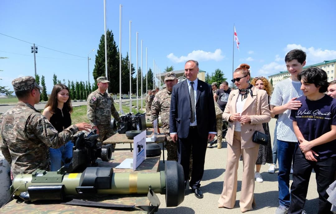 თავდაცვის ძალების დღესთან დაკავშირებით სამხედრო ბაზებზე ღია კარის დღეები გაიმართა