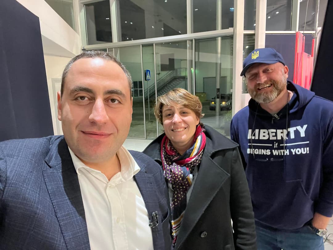 “დროა”, “სტრატეგია აღმაშენებელი“ და “გირჩი – მეტი თავისუფლება” “ქართულ ოცნებას” მიმართავენ