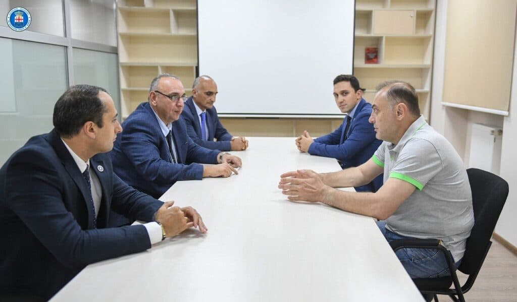 პროკურატურის ინფორმაციით, კონტროლის პალატის ადმინისტრაციის ყოფილი უფროსი, რომელსაც სულხან მოლაშვილის წინააღმდეგ მამხილებელი ჩვენების მიცემას აიძულებდნენ, გამართლდა