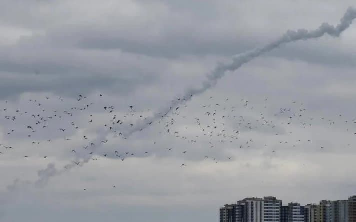 Russian troops launch missile barrage on Kyiv