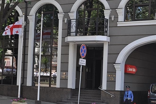 Frontnews image description