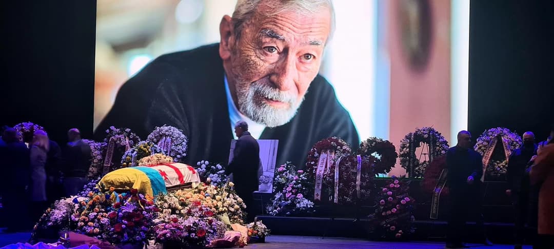 ფილარმონიაში ბუბა კიკაბიძის სამოქალაქო პანაშვიდი მიმდინარეობს