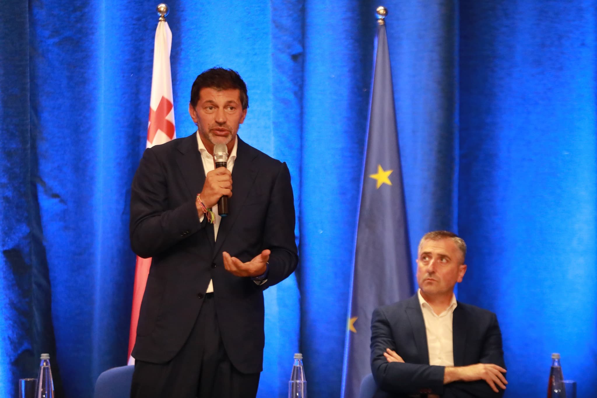 Frontnews image description