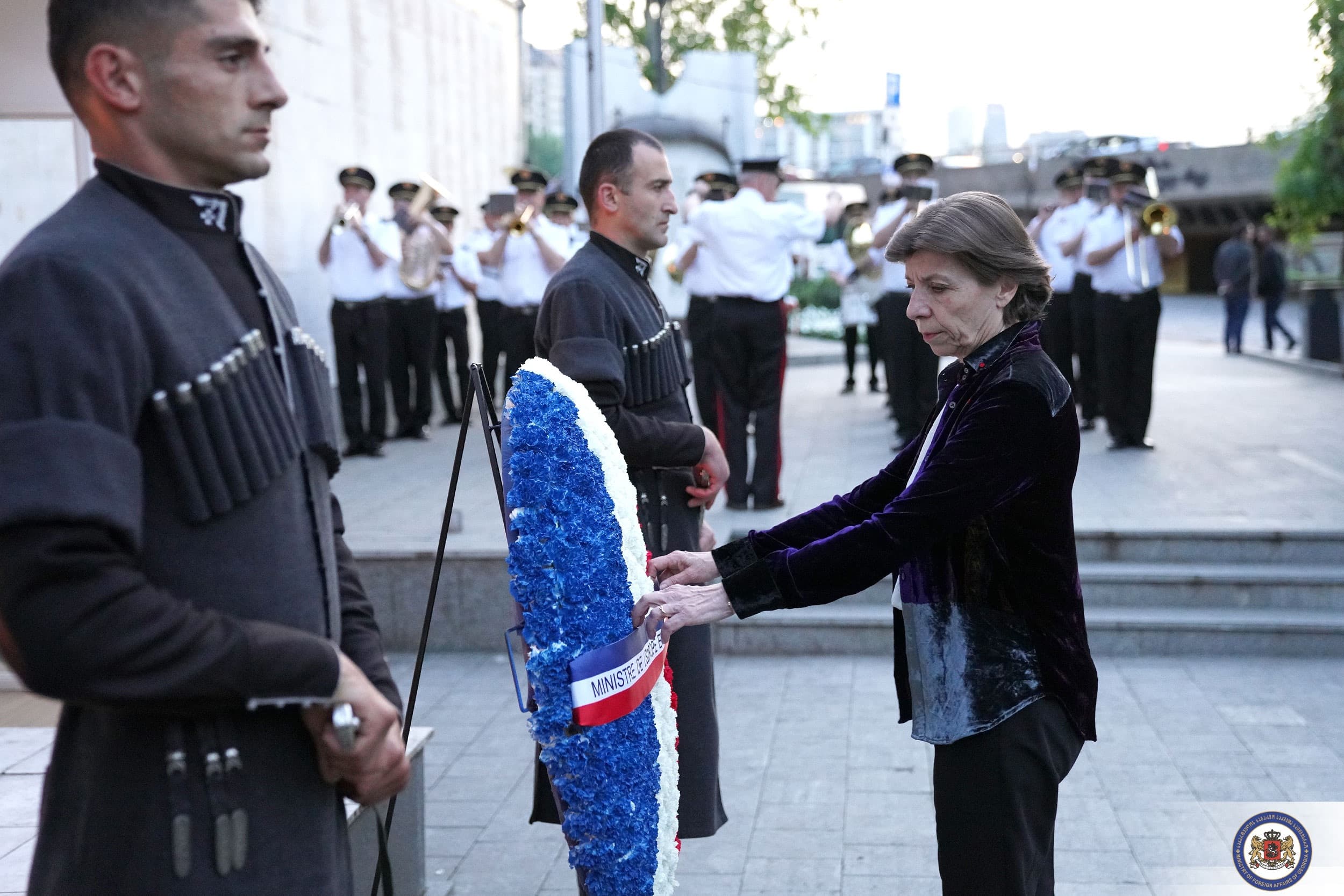 Frontnews image description