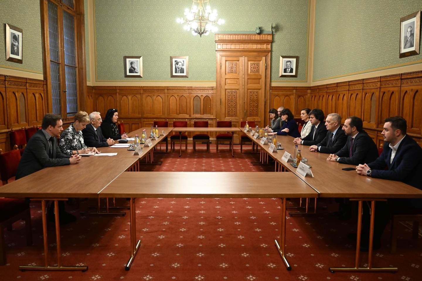 Frontnews image description