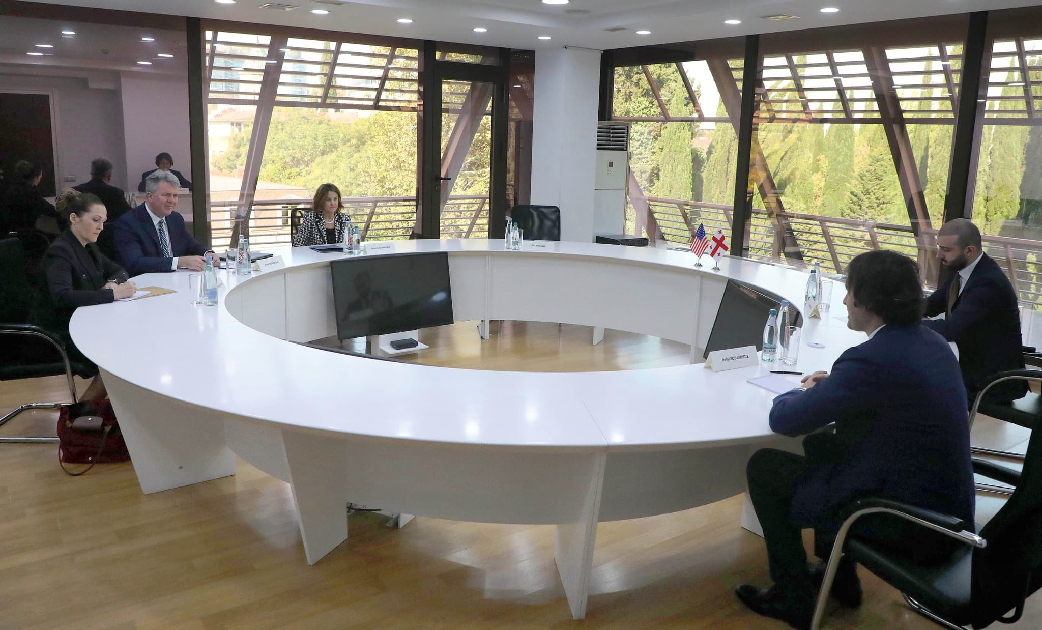 Frontnews image description