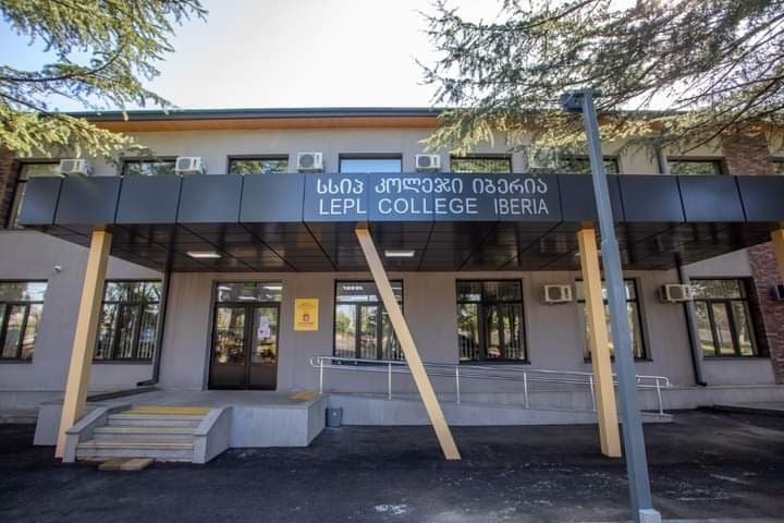 Frontnews image description