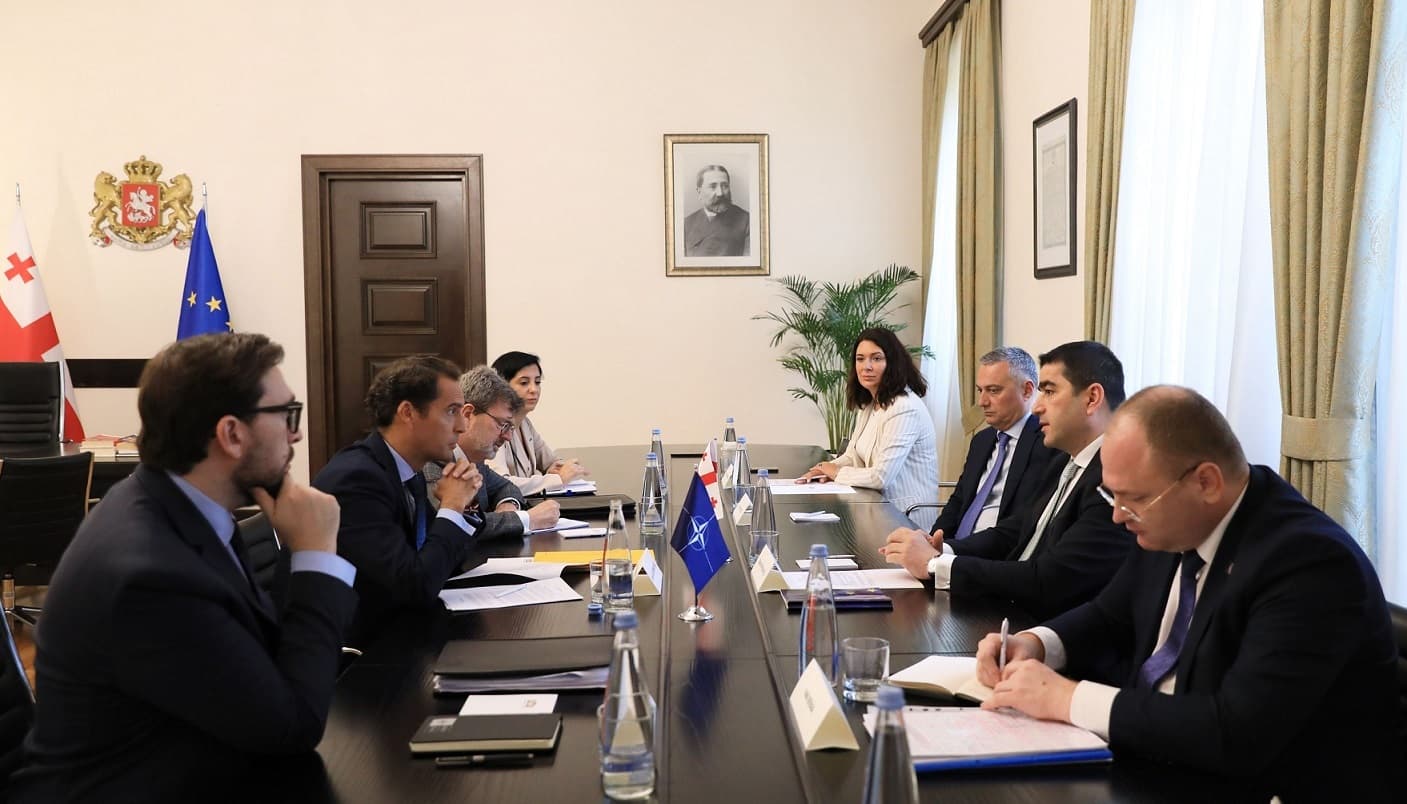 Frontnews image description