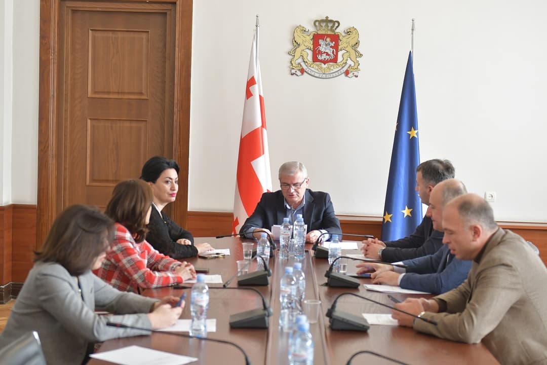 საპროცედურო საკითხთა და წესების კომიტეტმა დავით სერგეენკოსთვის პარლამენტის წევრის უფლებამოსილების ვადამდე შეწყვეტის საკითხს მხარი დაუჭირა