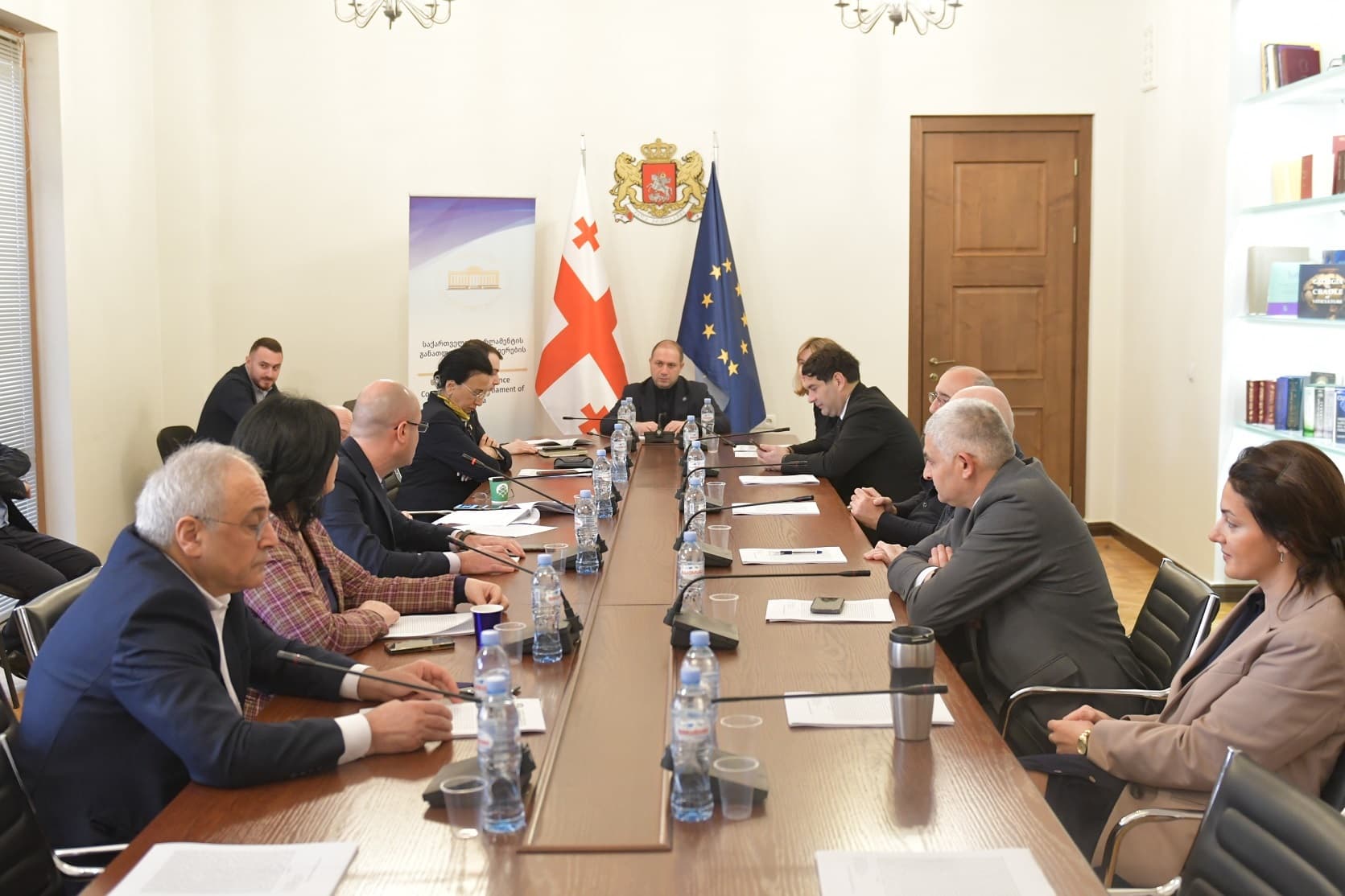 Frontnews image description