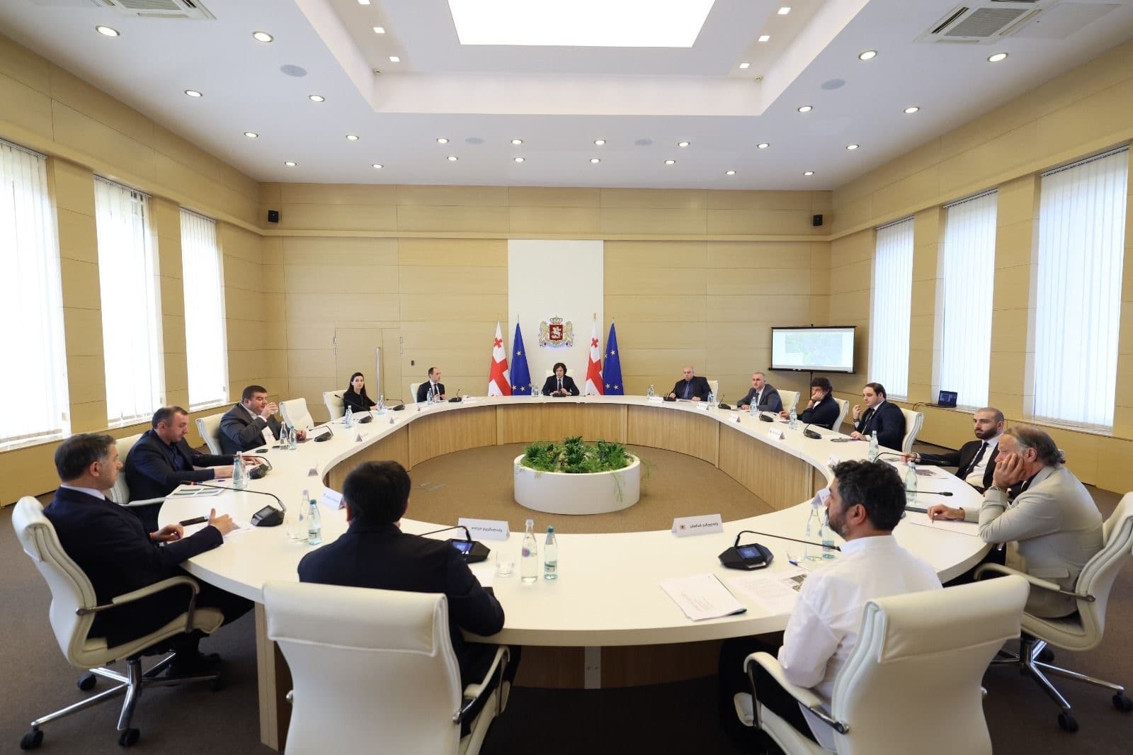 Frontnews image description