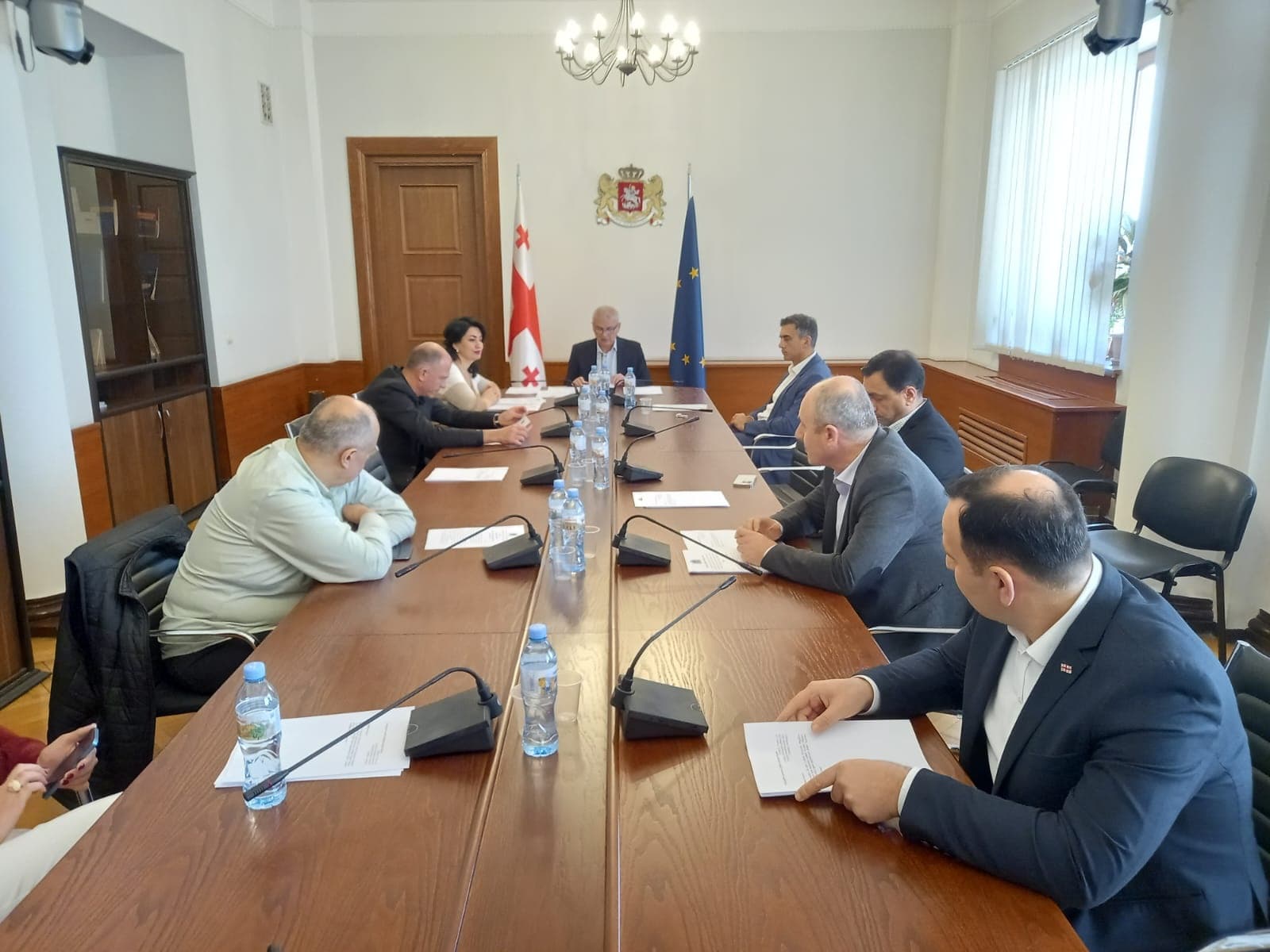 Frontnews image description