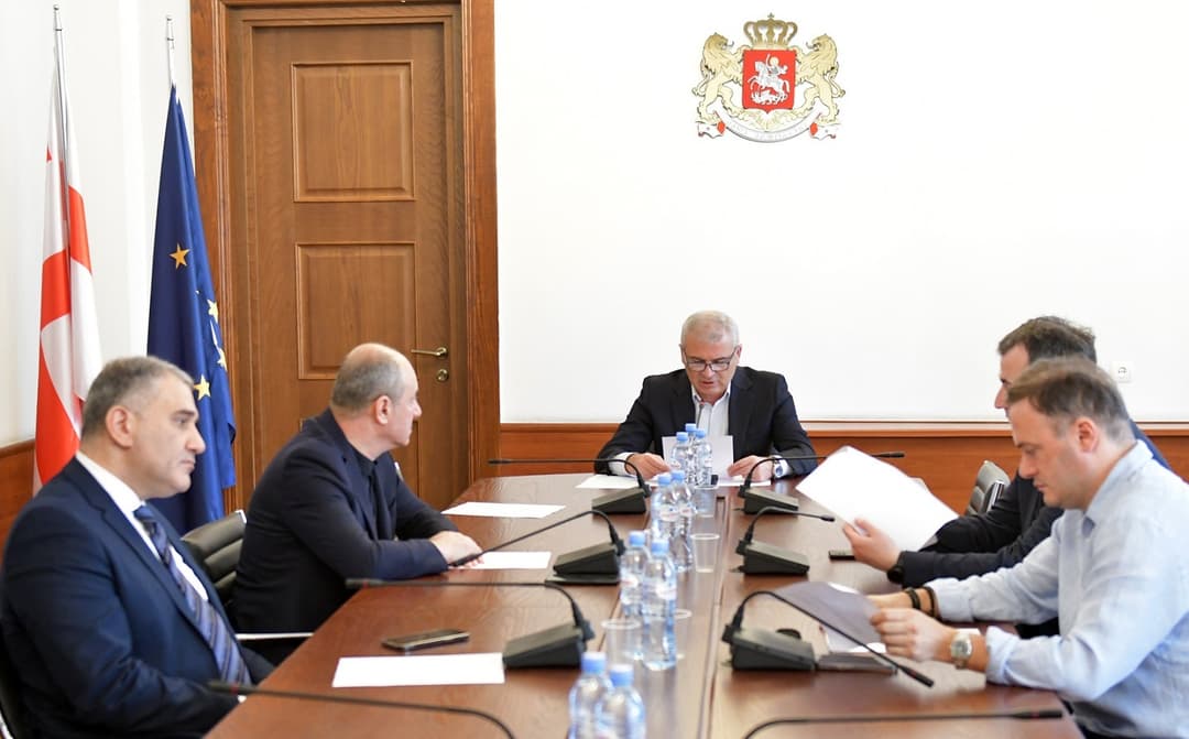 საპროცედურო საკითხთა და წესების კომიტეტმა დავით სერგეენკოსთვის პარლამენტის წევრის უფლებამოსილების შეწყვეტის თაობაზე დასკვნას მხარი დაუჭირა