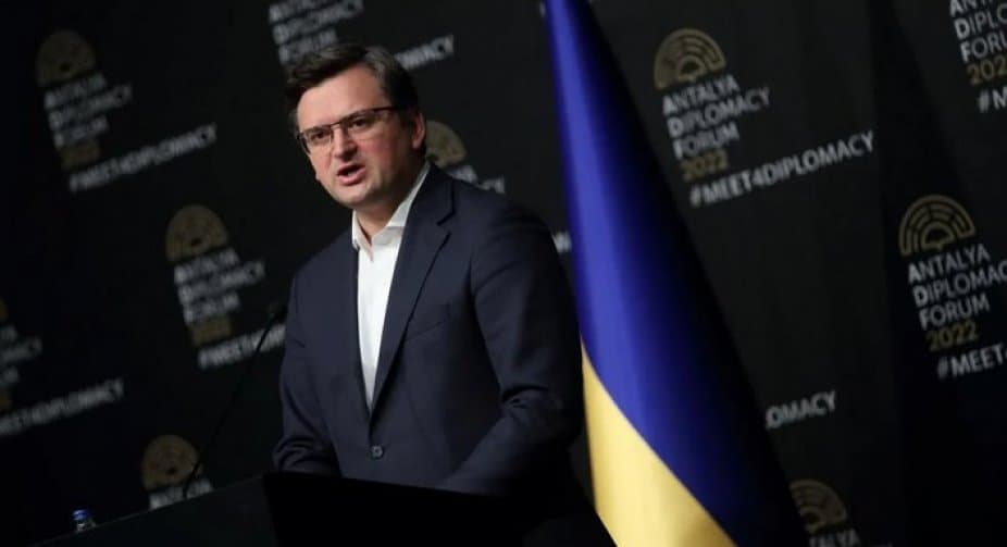 Kuleba warns negotiators not to eat, drink at meeting with Russian delegates