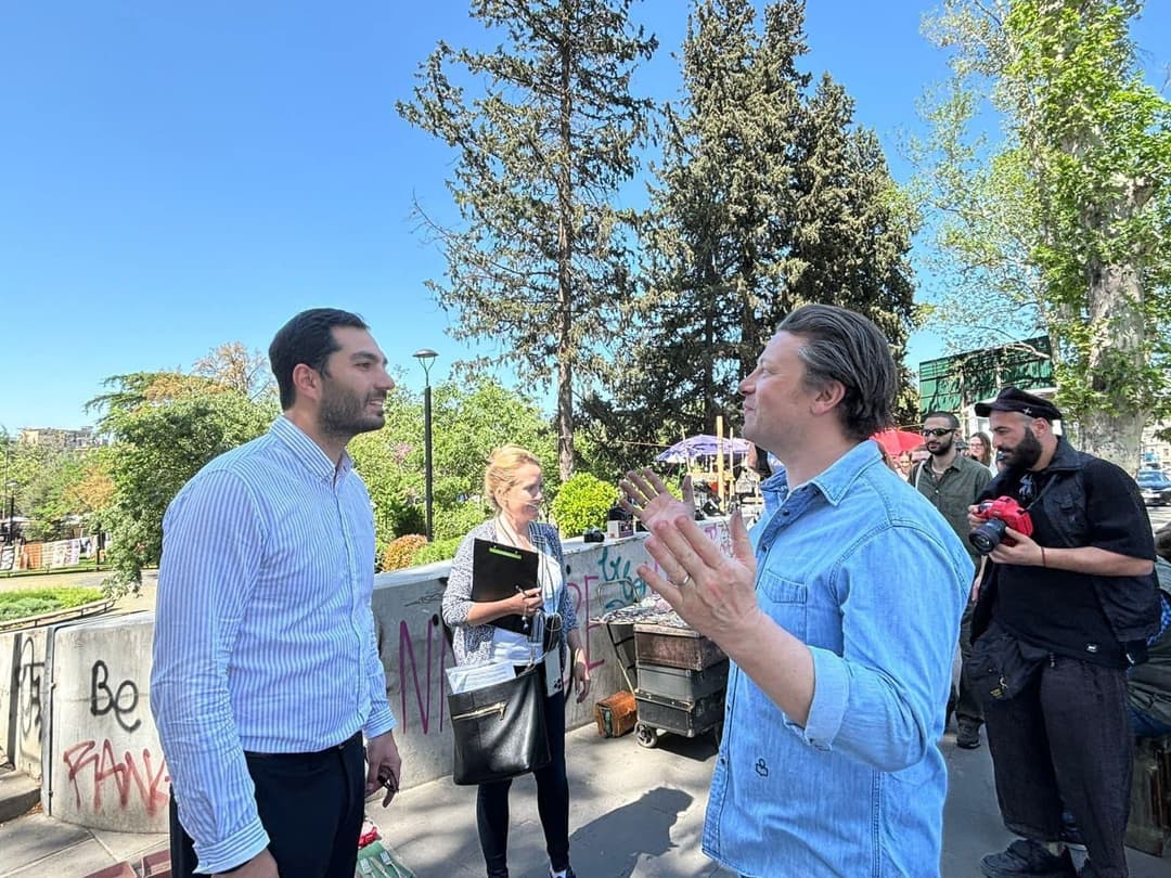 ცნობილი შეფმზარეული ჯეიმი ოლივერი საქართველოში გასტრონომიული ტურის ფარგლებში იმყოფება