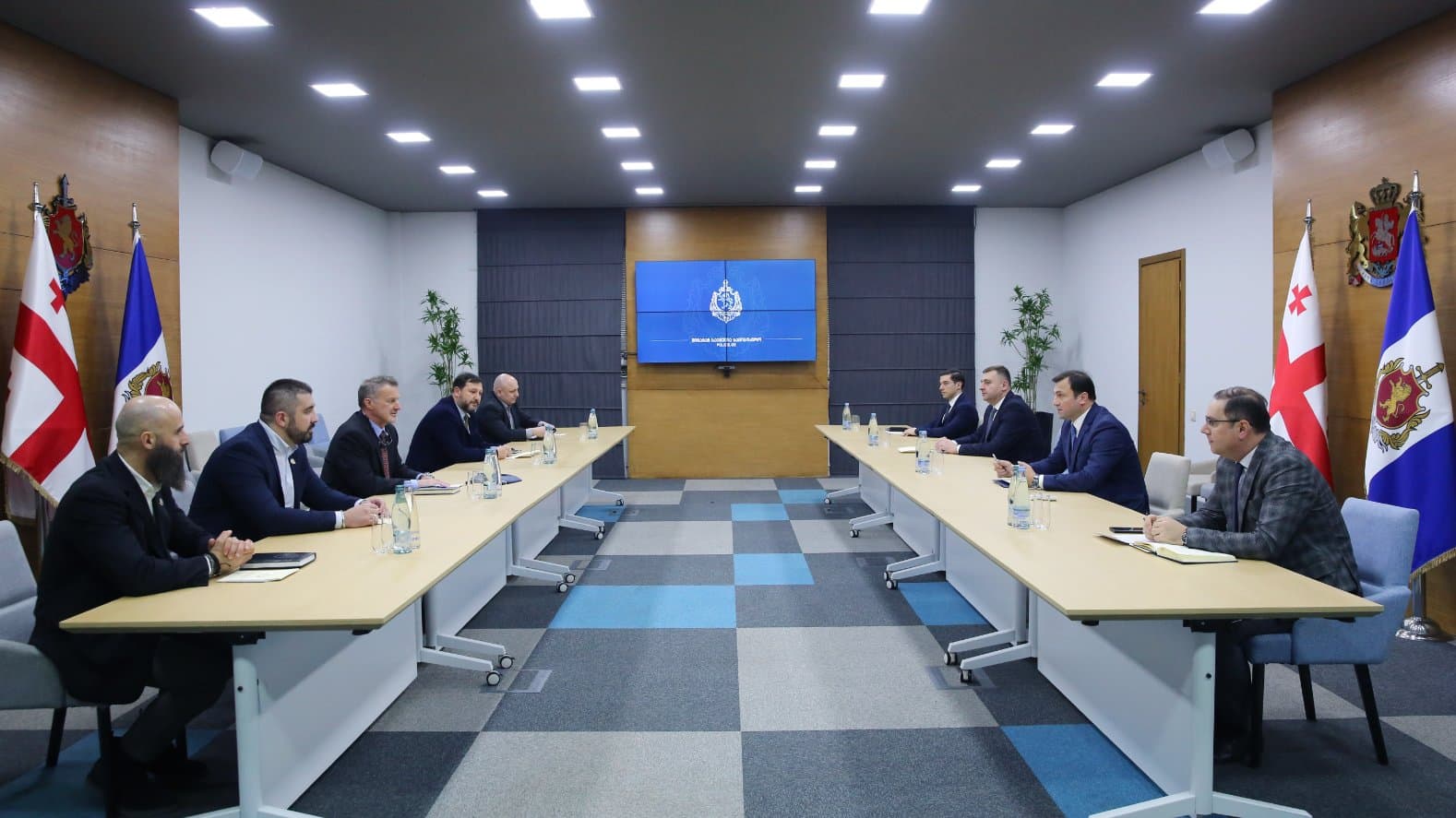 Frontnews image description