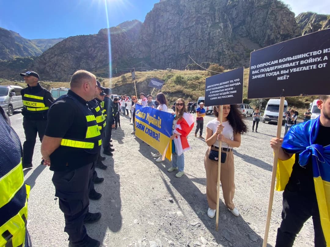 პოლიციამ მოქალაქეებს ლარსთან აქციის ჩატარების უფლება არ მისცა