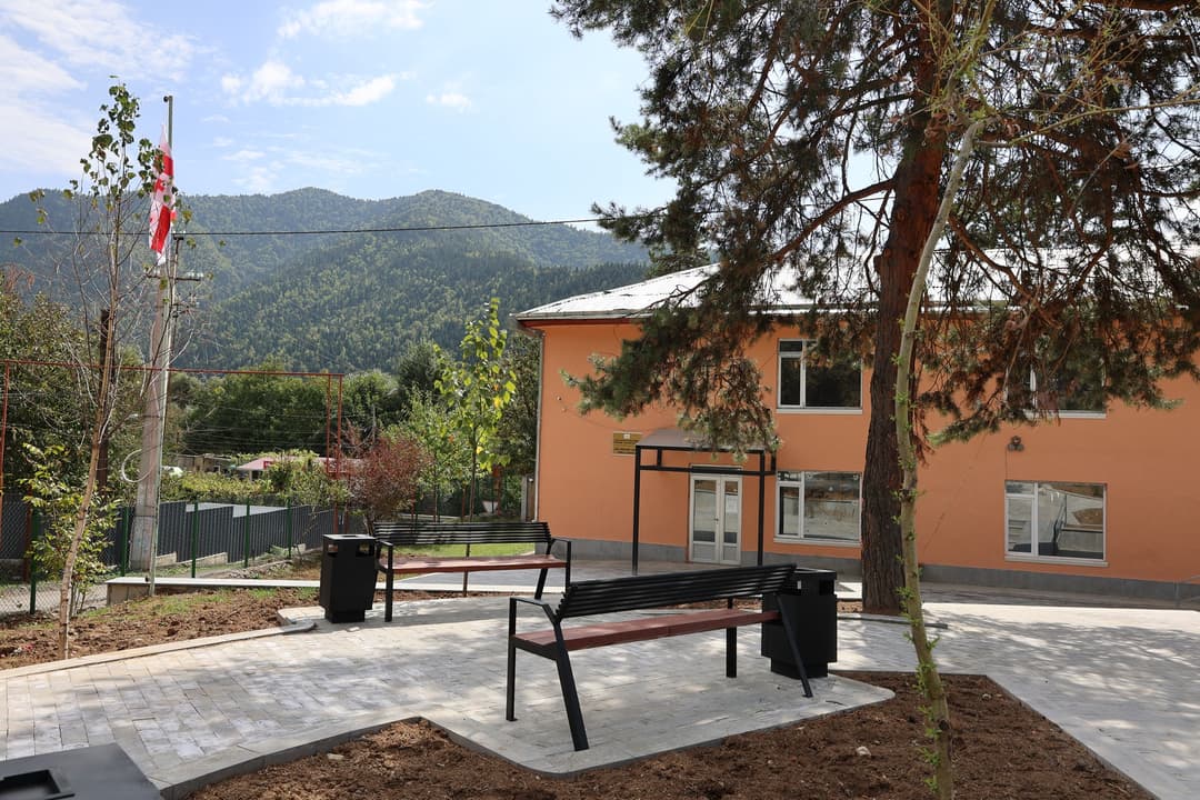 ლიკანში, მესხეთის N85-ში, სპორტული მოედნისა და სკვერის მოწყობის სამუშაოები დასკვნით ეტაპზეა