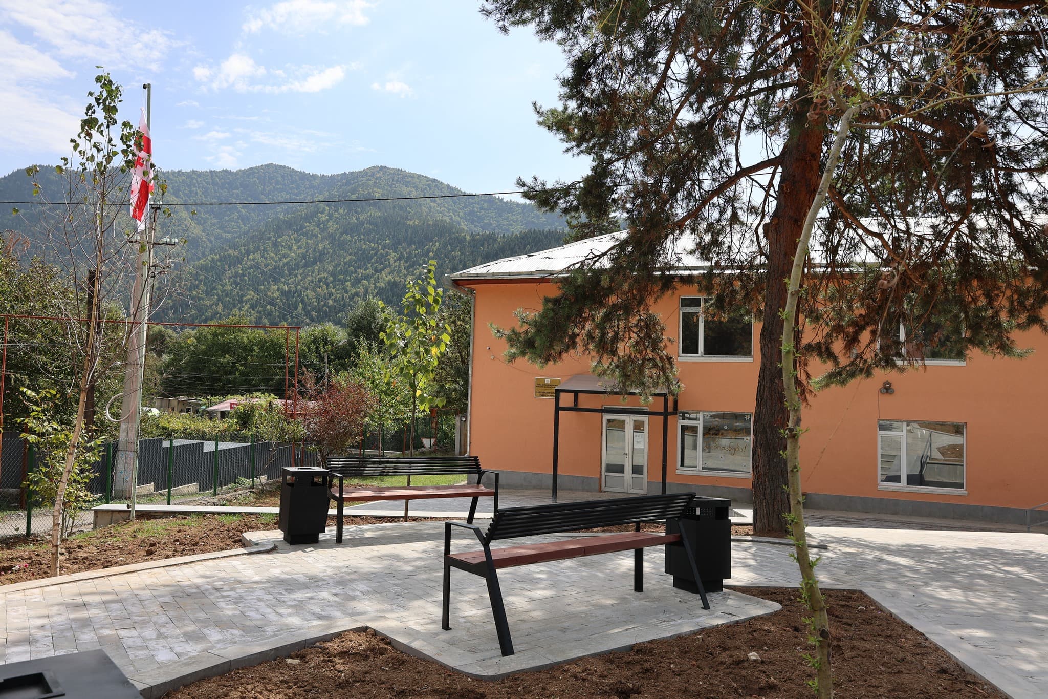 Frontnews image description