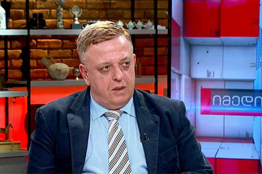 ლევან ნიკოლეიშვილი სალომე სამადაშვილს – რისი დამცავი ხარ შე სამარცხვინო, იმ ხელისუფლების ლიდერი იყავი, ქვეყნის 20% რომ მტერს ჩააბარეთ, ახლა პარლამენტთან გადიხარ და იქედან იცავ საქართველოს?