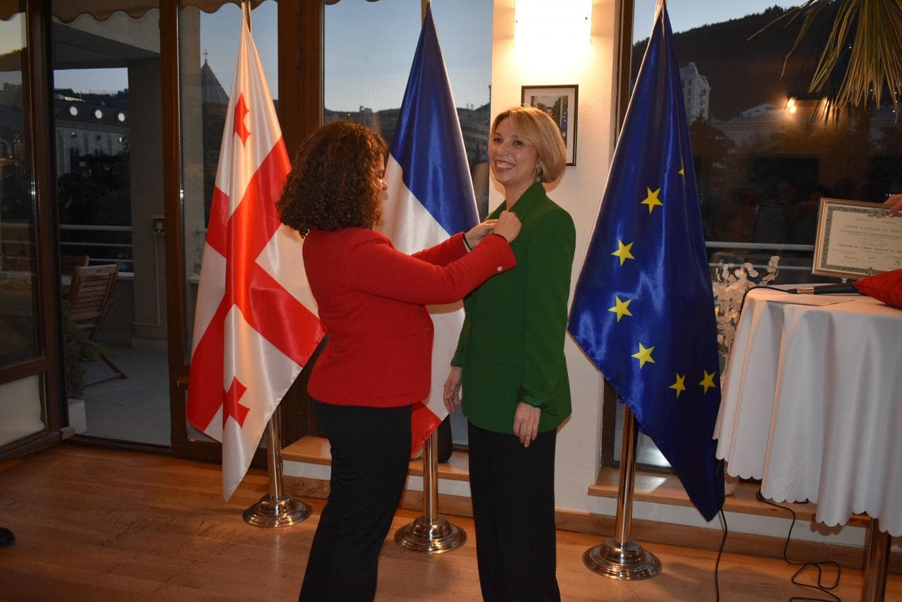 Frontnews image description