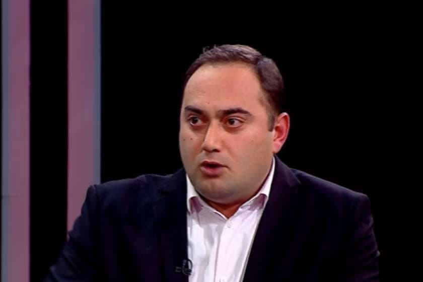 ზურაბ ქადაგიძე – ნიკანორ, ცოტა ფრთხილად იყავი, წალენჯიხის მერი ხარჩილავა თუ დასვი საჭესთან, ქუთაისამდე ვერ ჩააღწევთ, მთვრალზე უყვარს მართვა