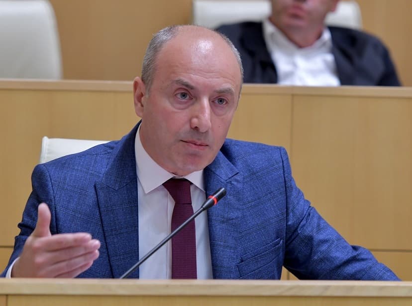 გურამ მაჭარაშვილი – თქვენი მაგალითი არის კლასიკური სახე სისტემური დანაშაულის, როდესაც სქემაში ჩართულია დაწყებული ნოტარიუსიდან, გაგრძელებული კერძო ბიზნესით ხაზარაძის სახით