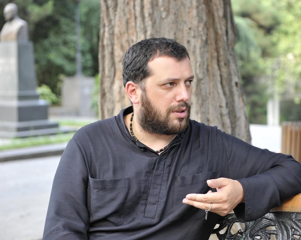 სინოდალურმა კომისიამ პატრიარქს შუამდგომლობით მიმართა, მომავალ სხდომამდე დეკანოზ პეტრე კვარაცხელიას მღვდელმოქმედება შეუჩერდეს