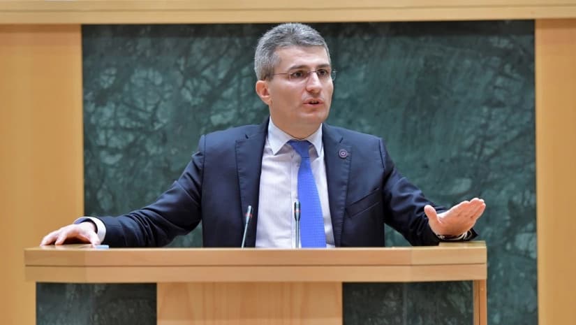 მამუკა მდინარაძე – ისინი “ნაცმოძრაობის“ საწინააღმდეგოდ, ვითომ “შუაშისტურ“ აზრებს ავითარებენ ხოლმე, ამ დროს, მათთან ერთად არიან